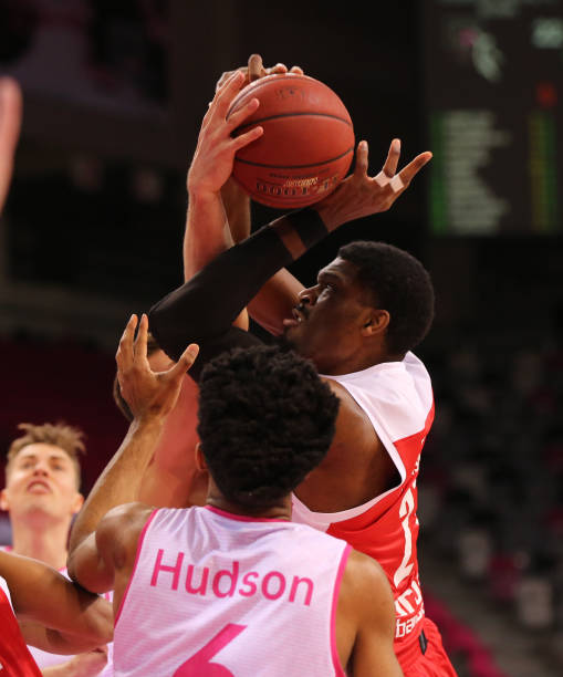 场上愈发雄 场上愈发雄